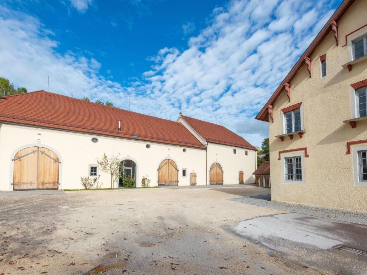 Apartment With Terrace In An Ideal Location Haunsheim Esterno foto